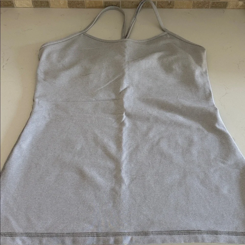 Lululemon Athletica Gray and White stripped Tank Top Size: 10 NEW ✨